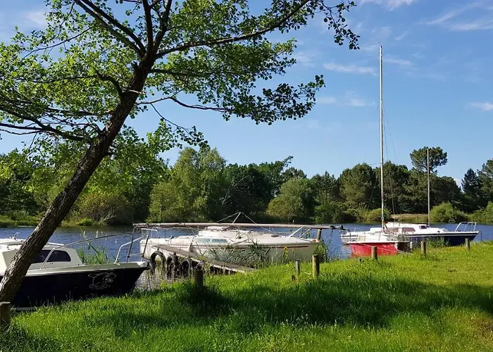 D'hotes Entre-deux Lacs Bed & Breakfast 3*